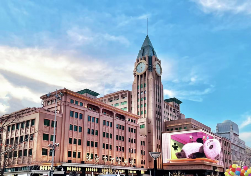 九龙配资 七十载，正青春：在王府井，邂逅一座城的温暖与焕新